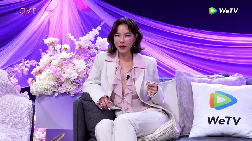 Cris invites you to join in watching LOVE(X) together!